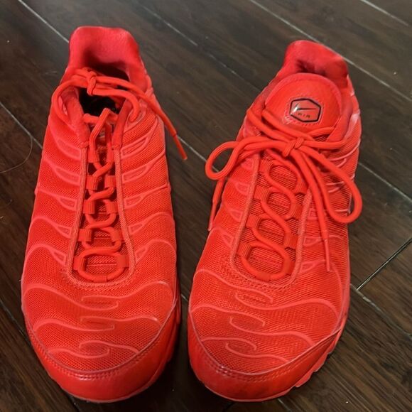 Nike Air Max Plus - Trainers in Red - Size 8.5 in Excellent Condition - Picture 2 of 6